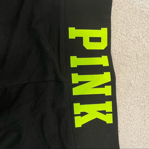 Awesome PINK Capri logo yoga pants - Picture 9 of 9